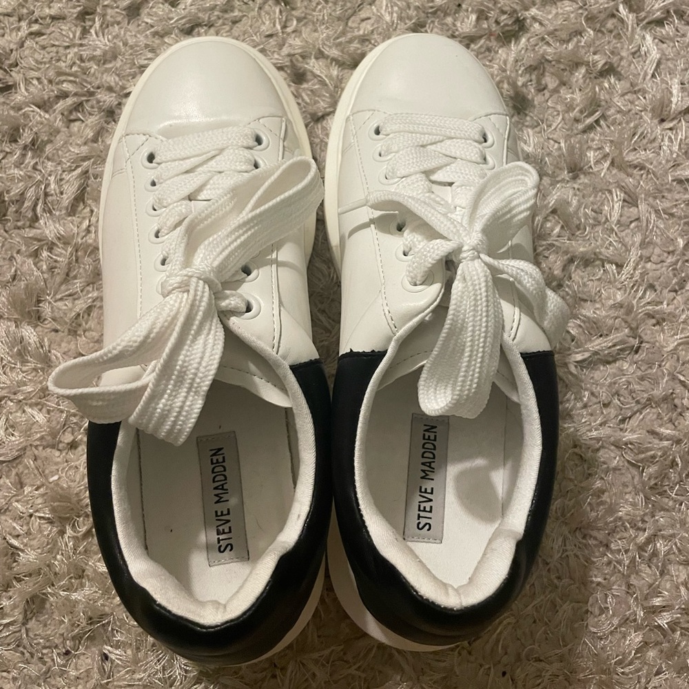 Steve Madden Shoes - Picture 2 of 4